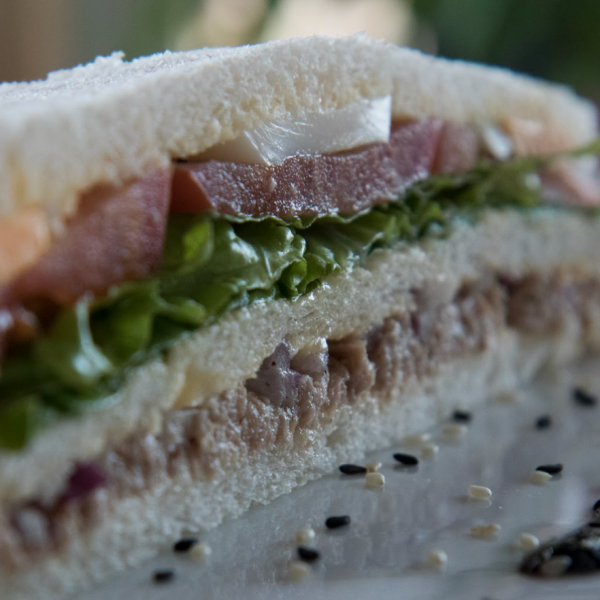 Sándwich de atún
